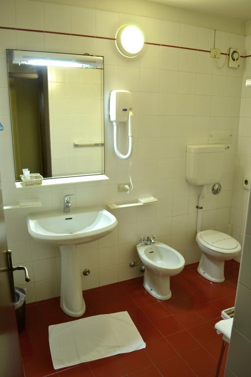 Hotel Ezzelino San Zenone Buitenkant foto