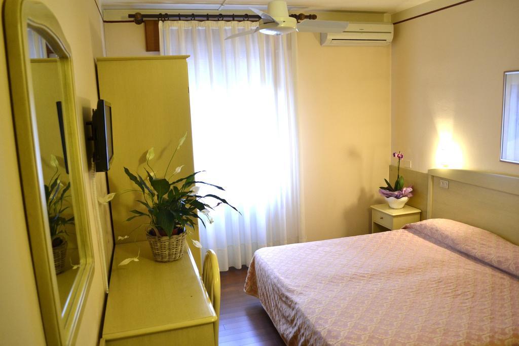 Hotel Ezzelino San Zenone Buitenkant foto