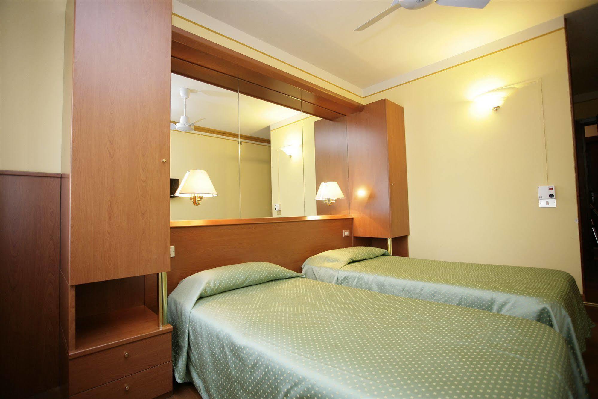 Hotel Ezzelino San Zenone Buitenkant foto