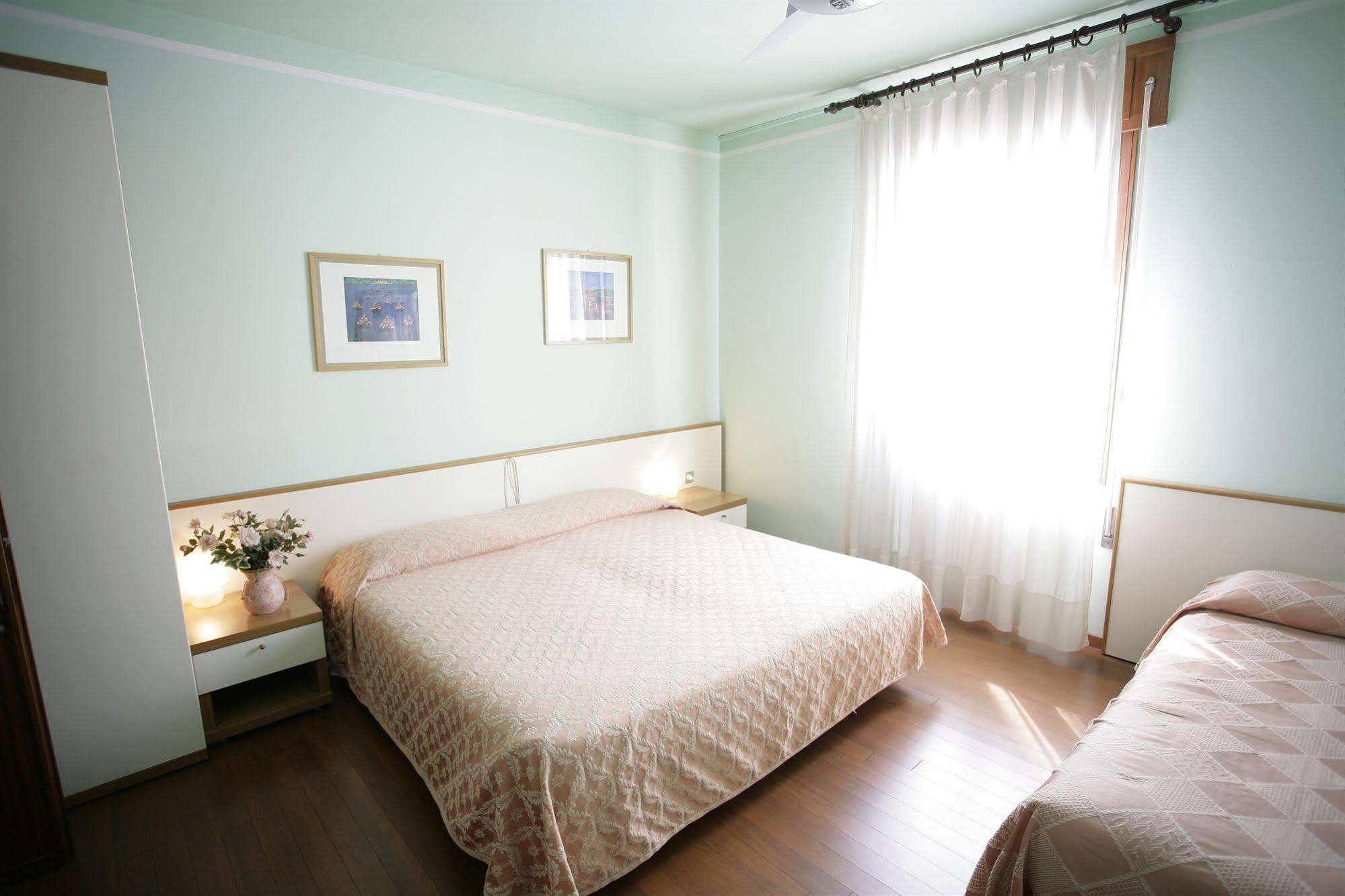 Hotel Ezzelino San Zenone Buitenkant foto