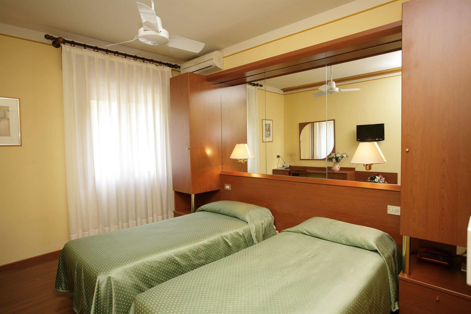 Hotel Ezzelino San Zenone Buitenkant foto